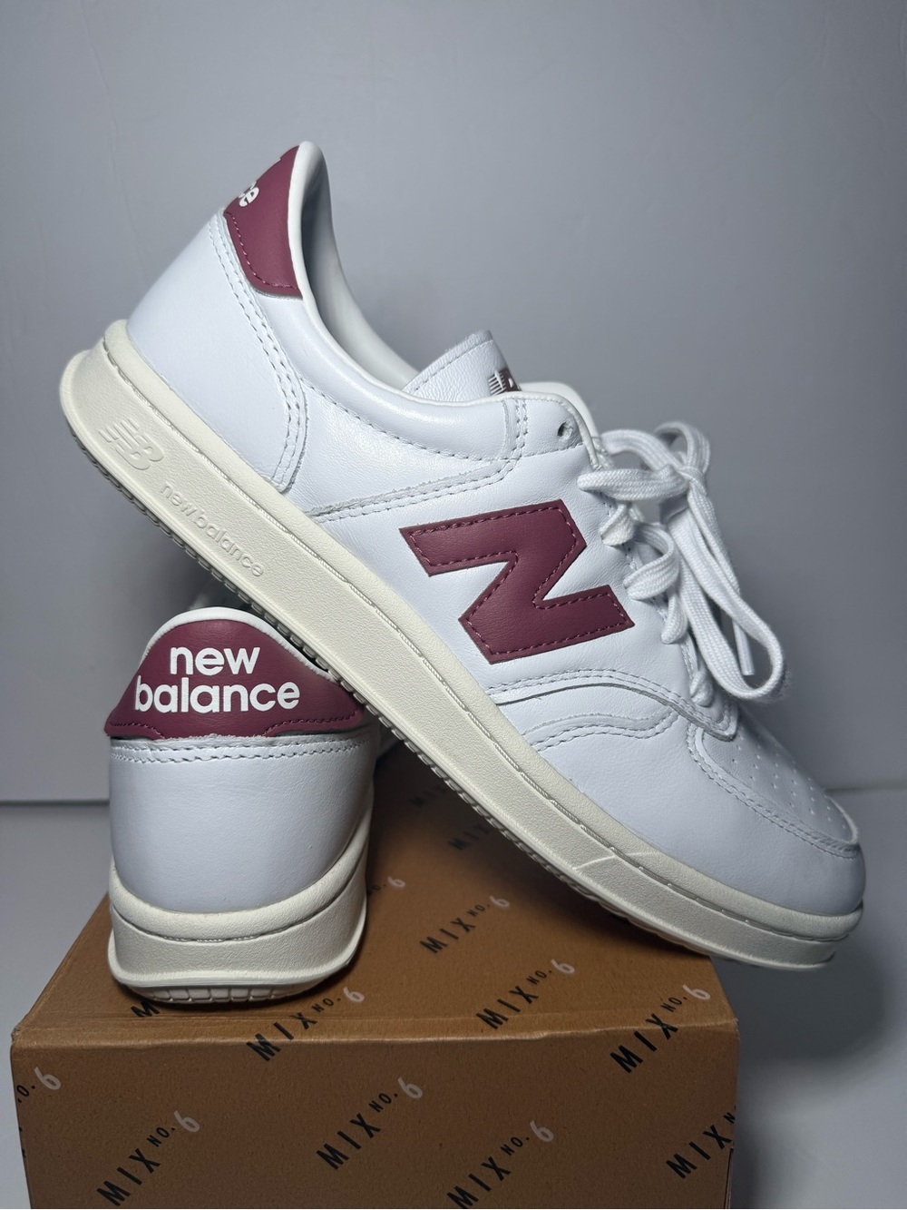 New Balance T500 White Sneakers - Red Accents - Men’s 10.5 - New -